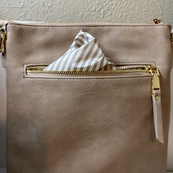 Miztique Crossbody Multiple Pocket Purse No Strap Included - Picture 6 of 10